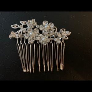 Silver hair brooch with pearls